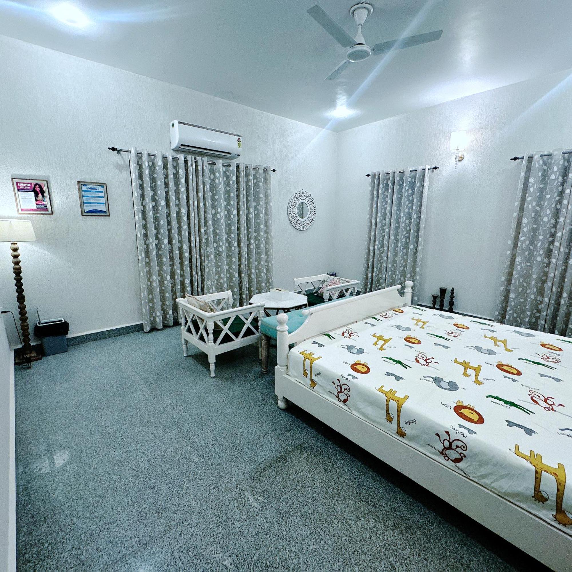Vraj Vilas Vrindavan Exterior photo